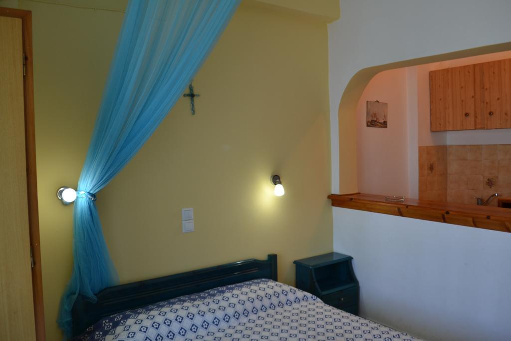Salvanos Residence Ipsos Room photo